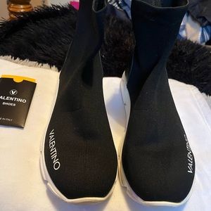Authentic Valentino Sneakers❤️